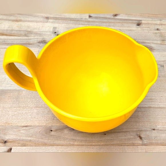 Vintage, Dansk Gourmet, Yellow,  Mixing Batter 2-1/2 qt Spout Handle, Vintage Ki - Picture 1 of 10
